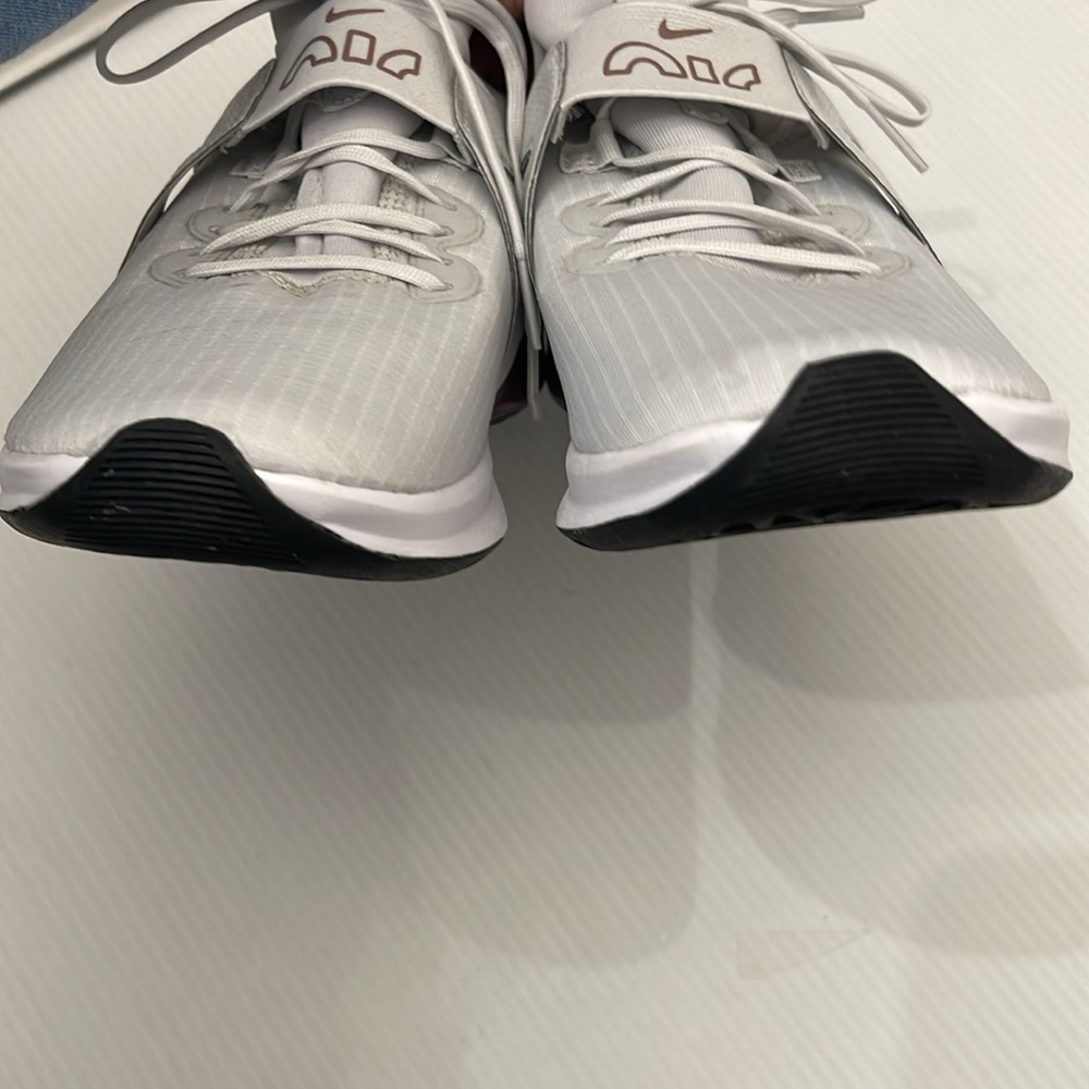 NIKE AIR MAX BELLA 5 TRAINING SNEAKERS WOMENS SIZE 8.5 - Picture 9 of 16